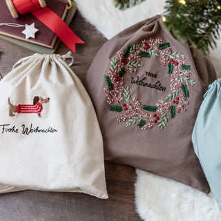 Nachhaltige Geschenkverpackung besticken Beutel Weihnachten Dackel sticken Kranz personalisieren Stickset für Anfänger 