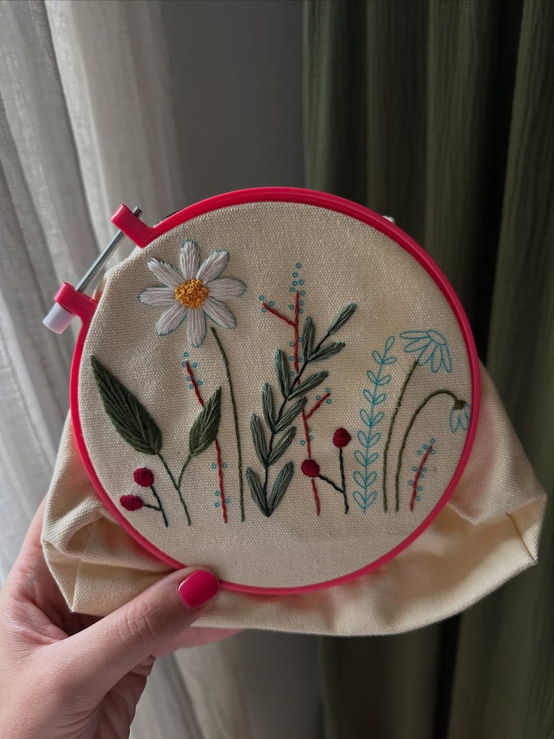 Tasche mit Blumenmotiv selbst besticken zum Verschenken