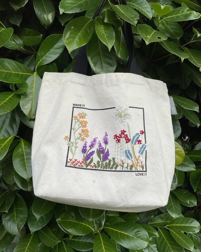 Einkaufsbeutel bestickt mit Blumenwiese