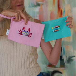 Zwei Taschen mit Reisverschluss besticken mit Anleitung für Anfänger