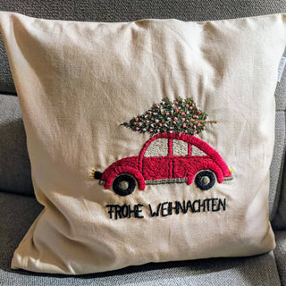 Dekokissenbezug weihnachtlich bestickt mit Auto und Tanne